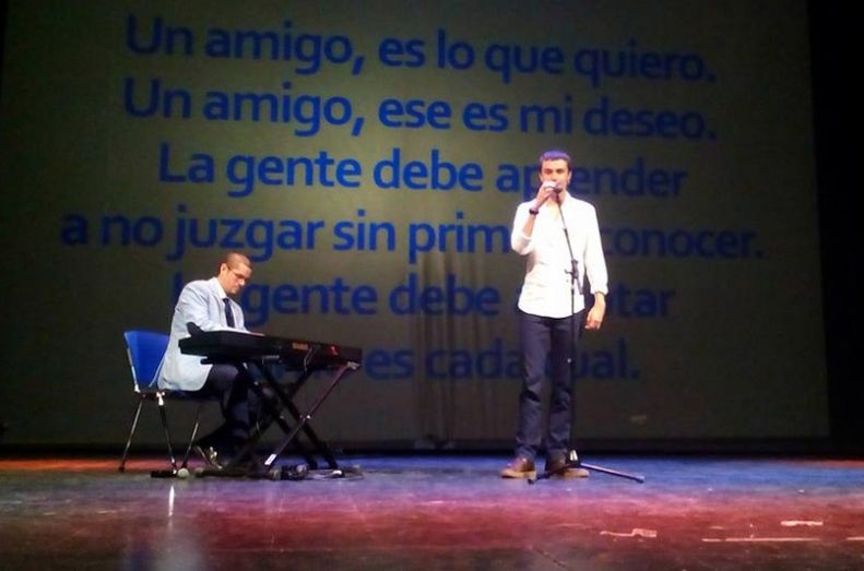 Roberto Álvarez y su música llevan el nombre de Huelva por Andalucía en su lucha de concienciación sobre el autismo