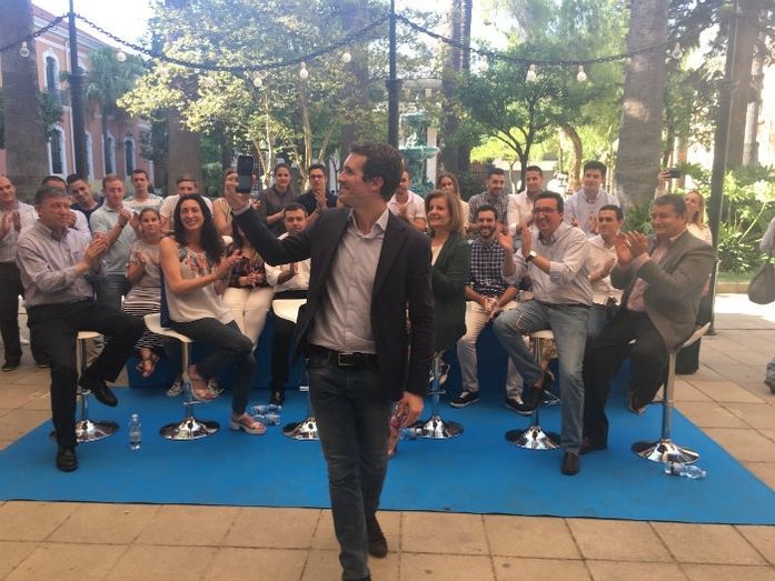 Fátima Báñez y Pablo Casado comparten el proyecto de empleo del PP con jóvenes onubenses