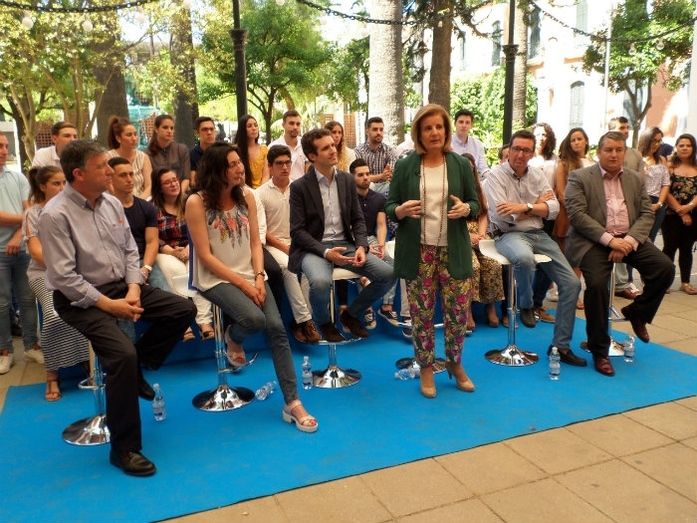 Fátima Báñez y Pablo Casado comparten el proyecto de empleo del PP con jóvenes onubenses