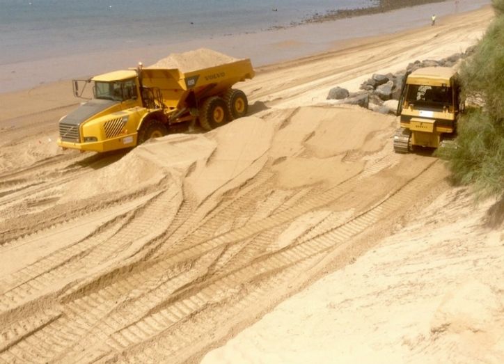 Las obras de emergencia para arreglar las playas “van a buen ritmo”