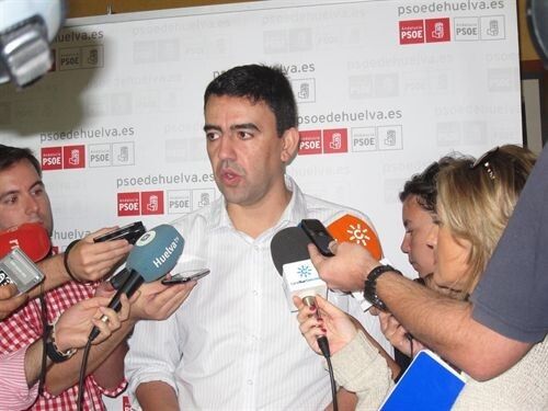 El PSOE ve una 'estratagema electoral' de Zoido llevar el asunto de Valverde a la FEMP