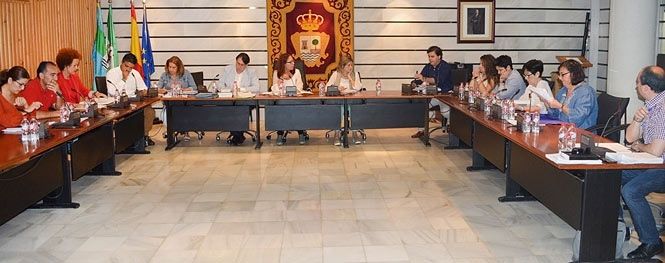 PSOE y PP se unen en Punta para pedir a Gobierno y Junta medidas de regeneración para las playas