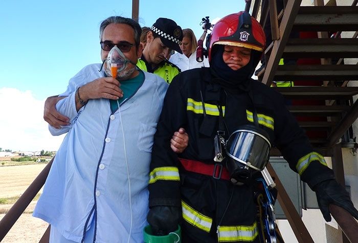 El hospital Vázquez Díaz evacua a pacientes encamados y familiares por un simulacro de incendio en la tercera planta