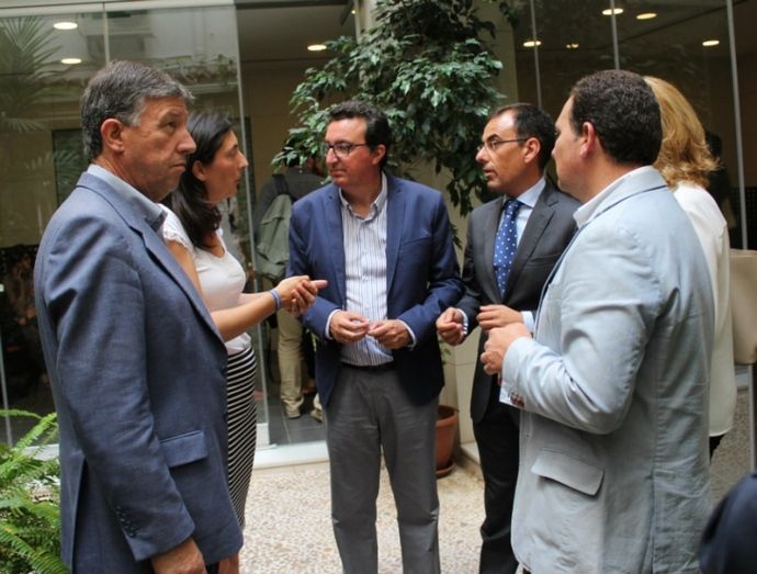 López subraya que el 26-J “nos jugamos seguir construyendo y viviendo en una democracia”