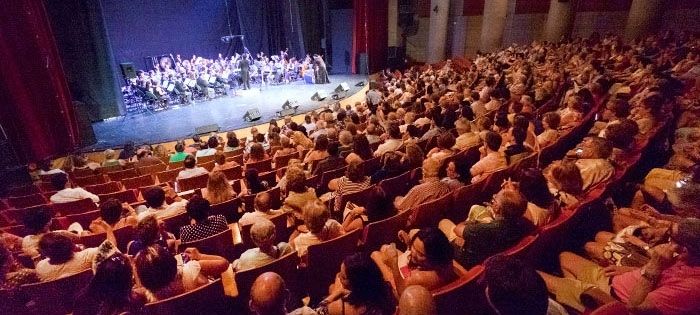 Falete hace vibrar al recreativismo con su recital benéfico