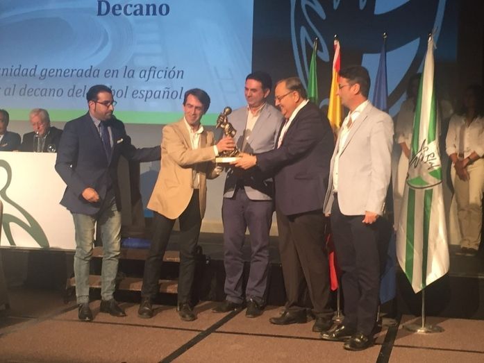 La Federación Andaluza premia a los Liberos del Decano