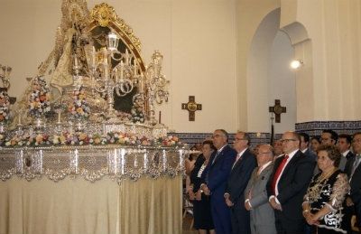Los isleños acompañan a la Virgen del Carmen