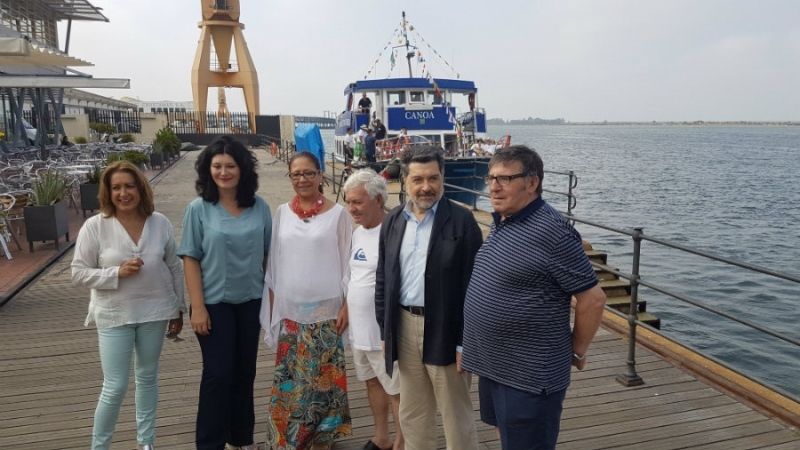 Unas 300 personas cogen cada día la canoa de Punta Umbría