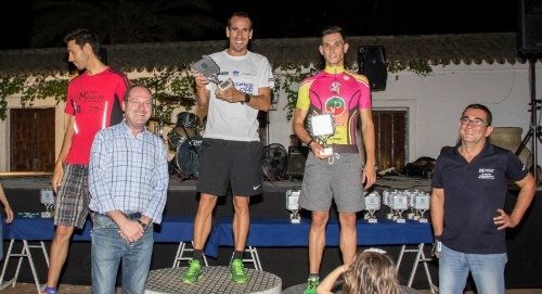 José Manuel Cortés y Toñi Luna ganan la Carrera Nocturna Entorno de La Rábida