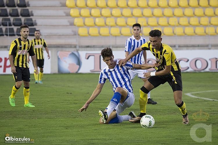 Dani Sotres reaparece y le da el Trofeo de la Bella al Recre en los penaltis