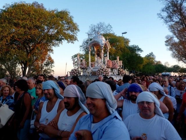 La Virgen de la Cinta reposa ya en la Concepción tras un multitudinario traslado