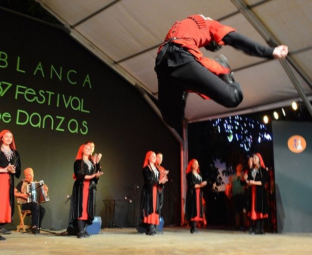Villablanca volvió a vibrar con la danza en la gala inaugural de su festival internacional