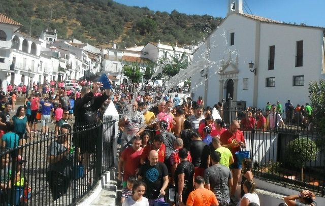 Una fuente de Doce Caños restaurada acogerá la fiesta de Los Jarritos de Galaroza y su juego de aguas y cultura