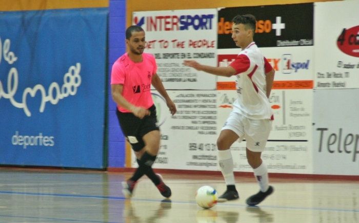 El Jaén Paraíso Interior se lleva el Trofeo de Feria de La Palma en un partido que se decidió al final (1-3)