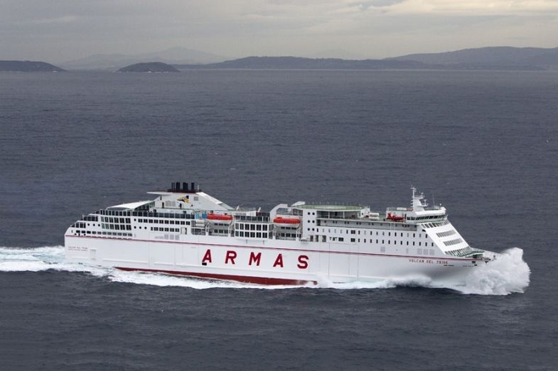 Leve ascenso de pasajeros en la línea Huelva-Canarias desde junio a agosto y alcanza los 13.355