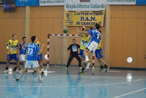 El PAN ensombrece a Benidorm y sigue brillando (38-33)