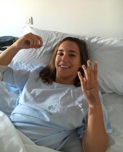 Sara Serrat se somete a su cuarta y última operación en el codo