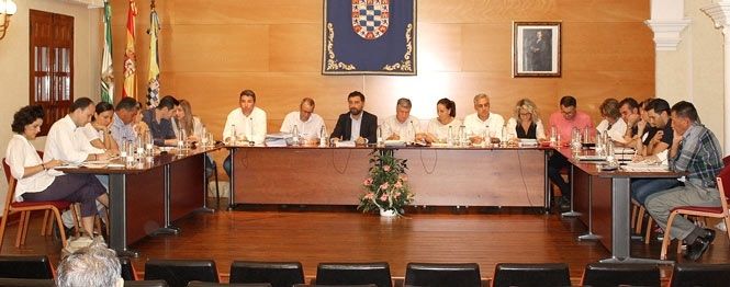 El pleno de Moguer aprueba una reducción del 40% del IBI para familias con cinco o más hijos