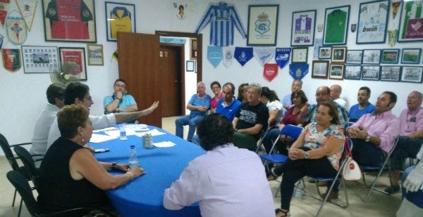 La Federación de Peñas descarta el ofrecimiento del Ayuntamiento de tener a uno de sus miembros en el Consejo del Recre