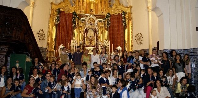 Los pequeños isleños, protagonistas de la Ofrenda de Flores a la Virgen del Rosario