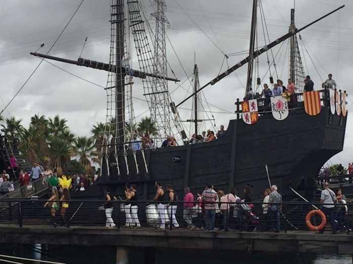 El Muelle de las Carabelas vive una intensa jornada de puertas abiertas para celebrar el 12 de octubre