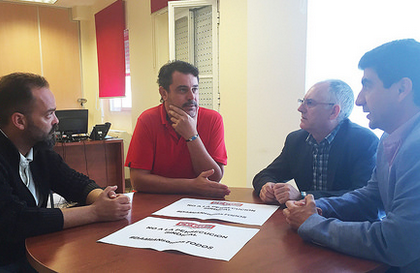 El PSOE muestra su apoyo al delegado sindical de CCOO que ha sido despedido por una subcontrata de la refinería