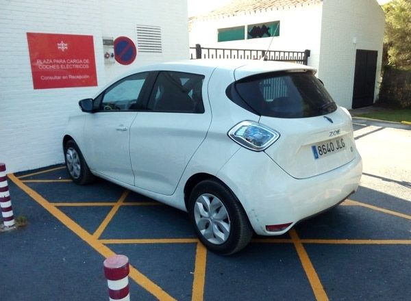 El runrún: Los coches eléctricos onubenses, sin enchufes