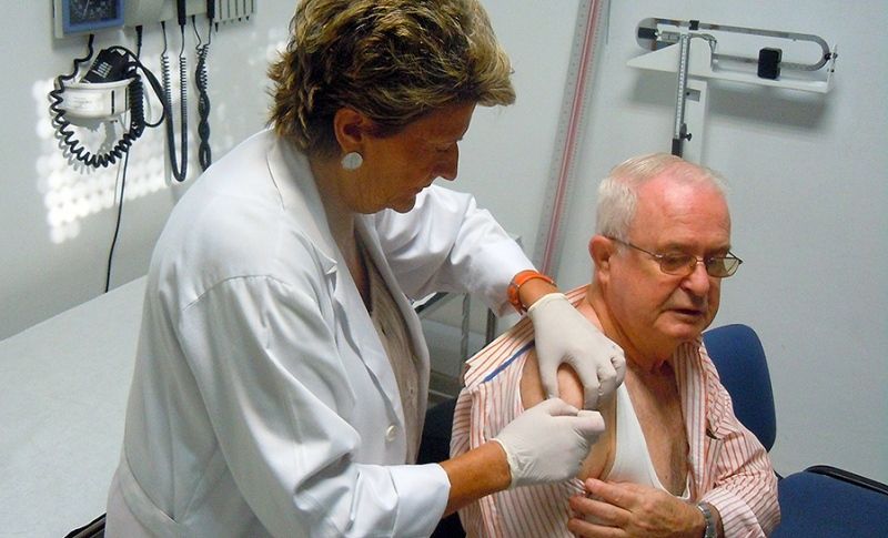 Salud pone en marcha la campaña de vacunación frente a la gripe para proteger a la población de riesgo