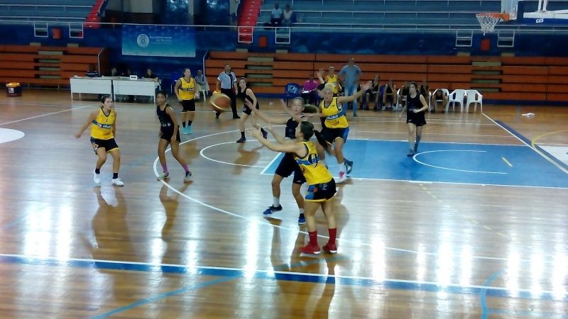 El CB Conquero no pudo con el líder (44-54)
