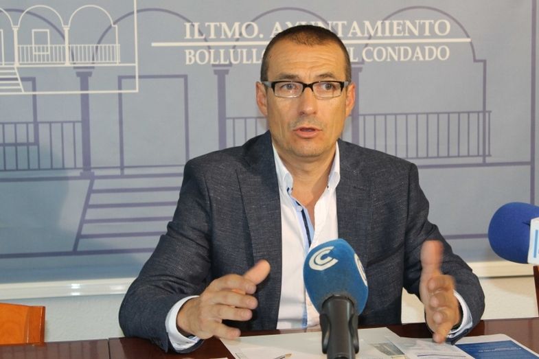 La Audiencia condena a dos años de inhabilitación al exalcalde independiente de Bollullos