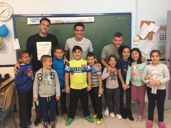 Varios jugadores del Recre visitan los colegios Funcadia y Juan Ramón Jiménez