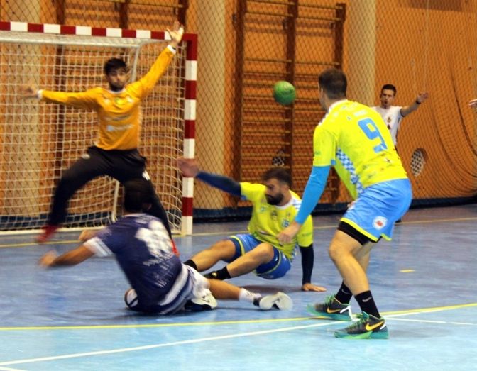 Un PAN Moguer tremendamente batallador se va de vacío  ante Tenerife (26-28)