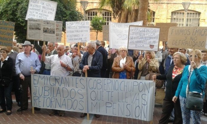 El PSOE volverá a pedir en el Congreso y Senado que Rajoy 'restituya los derechos' de los emigrantes retornados