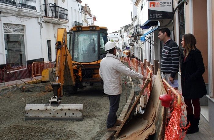 Las obras de la calle Real de Arriba de Valverde generan 77 empleos en sus primeros tres meses de ejecución