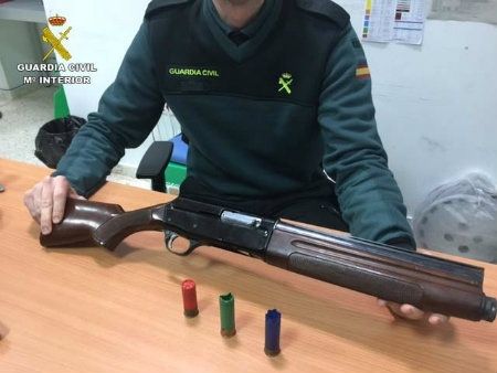 Detienen a un varón que realizó varios disparos contra la fachada de un local en Lepe