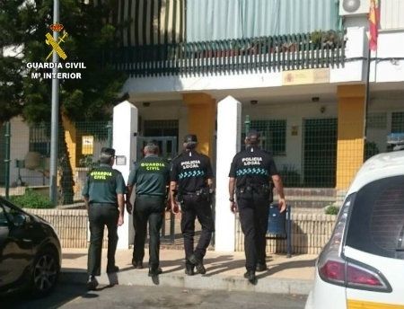 Detienen a un varón que realizó varios disparos contra la fachada de un local en Lepe