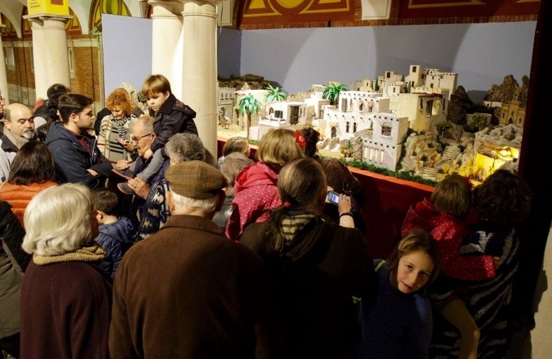 El Ayuntamiento acoge el belén solidario de la Asociación Cultural 'La Asunción'