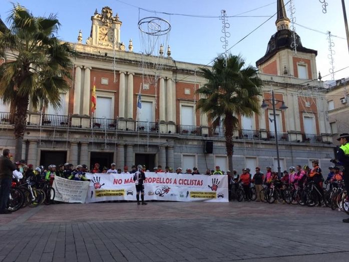 Emotivo homenaje ciclista a Francisco Javier Cabeza