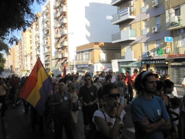 Más de 3.000 personas se manifiestan en Huelva por una democracia real