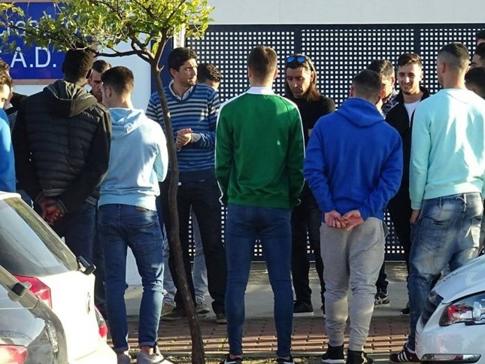 Iván Aguilar y Luzardo se ausentan de una sesión a puerta cerrada que empezó media hora tarde por la huelga