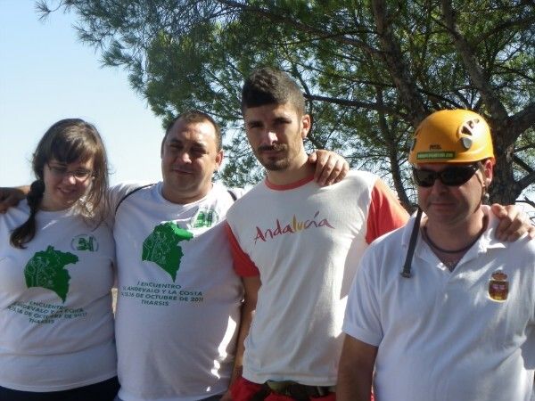 Un grupo de intercambio de la asociación de jóvenes de Aljaraque en Acción conoce Tharsis