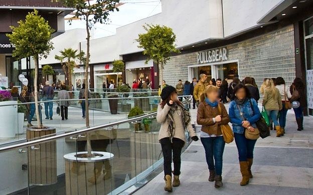 Detenidas dos personas tras robar en tiendas de Holea por valor de más de 1.500 euros