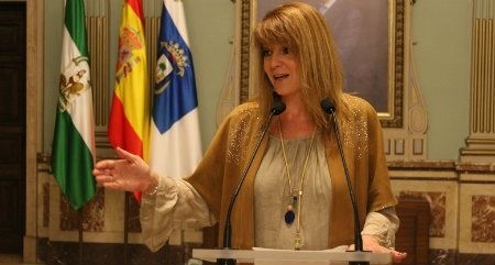 Pilar Miranda cree que 'es ridículo' que el alcalde se escondiera tras la pancarta que pedía una solución para el Recre