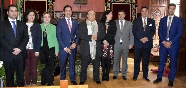 Ayamonte entrega su medalla de la ciudad al pintor Florencio Aguilera