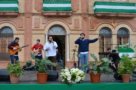 La Plaza de España de San Juan del Puerto recobra todo el protagonismo del Día de Andalucía