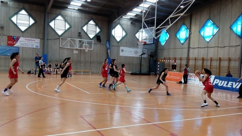 El CB Conquero despide la temporada cayendo con claridad en Granada (72-39)