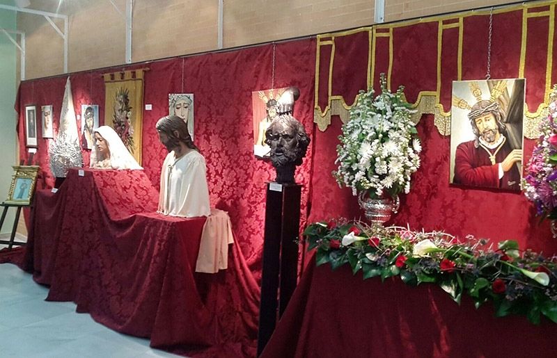 Inaugurada en Bellavista la exposición 'Miradas cofrades'