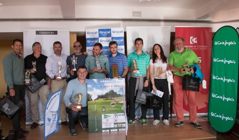 El onubense Simón Moreno gana el premio a la bola más cercana al hoyo en Córdoba