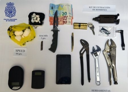 Le sorprenden en un control rutinario en una conocida barriada de Huelva con una mochila cargada de droga