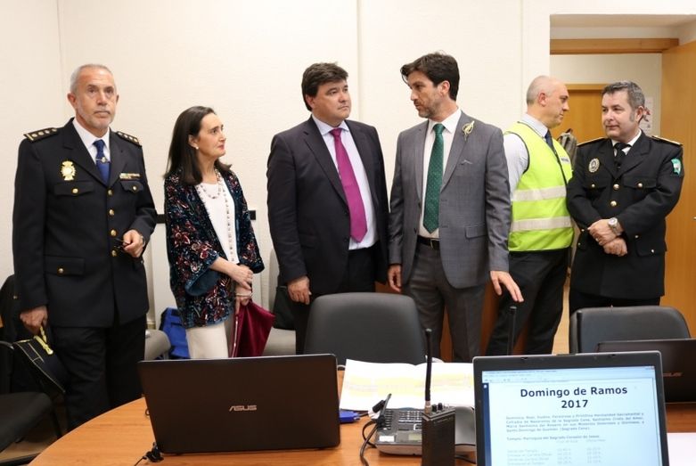Capirotazos: La faja “talla especial” del alcalde